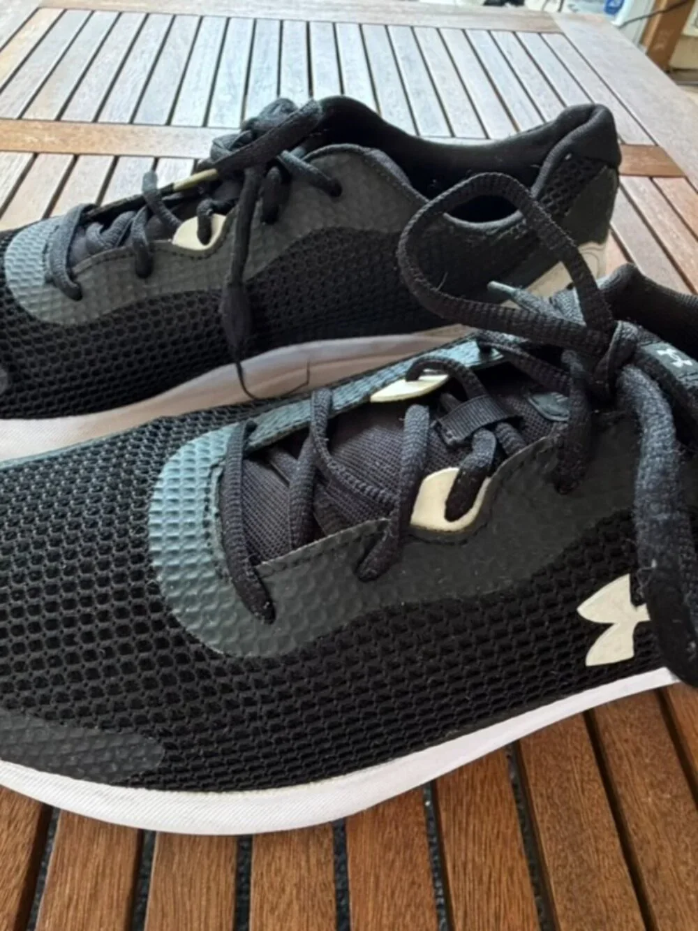 Under Armour 3024883-001 Black White Running Shoes Men’s Size 15